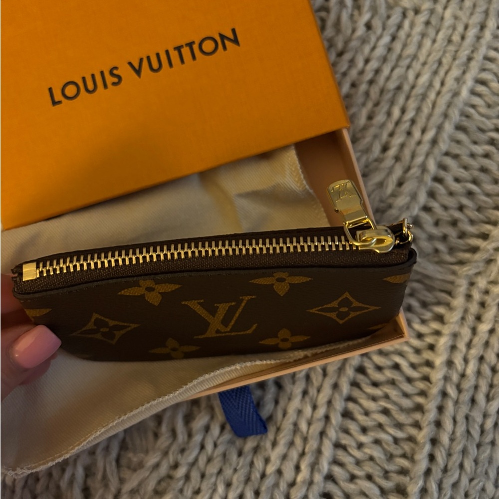 Authentic Louis Vuitton Brown Monogram Coin Pouch. New - Picture 2 of 5